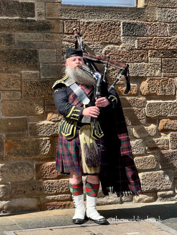 Edinburgh bagpipe player